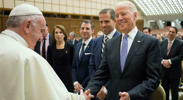 Vertice Papa-Biden, il rebus dello scontro sull'aborto. E il Vaticano censura la diretta presidenziale