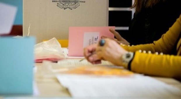 Elezioni suppletive a Napoli, cinquestelle pronti al patto col Pd