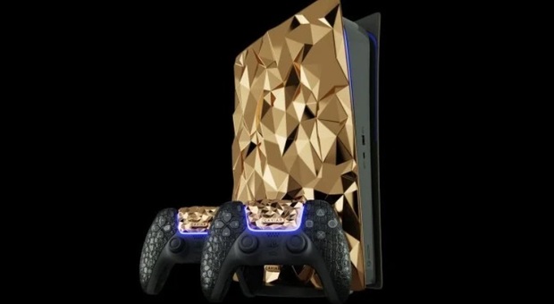 PlayStation 5 ricoperta d'oro 18 carati, pesa 20 chili e il prezzo è una follia