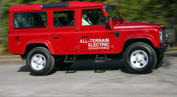 La Land Rover Defender in versione elettrica: zero emissioni, 70 kW