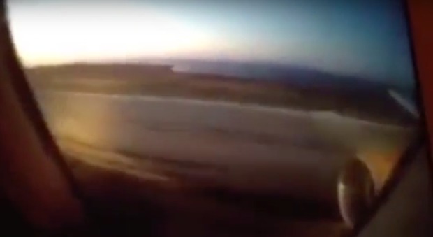 Creta, motore prende fuoco in fase di decollo: un passeggero riprende gli attimi di panico