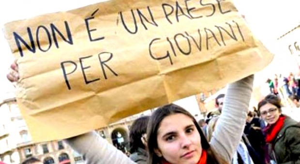 Italiani in fuga all'estero, tra i giovani nove su dieci sono laureati