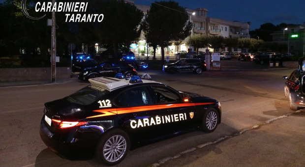 Minaccia con una pistola la moglie, arrestato dai carabinieri per maltrattamenti in famiglia