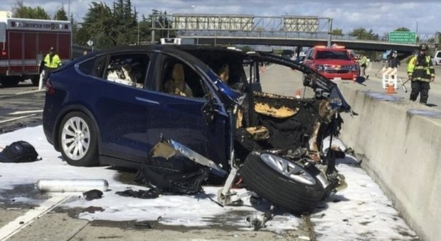 La Tesla Model X dopo l'incidente