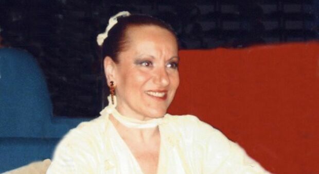 Maestra di danza trovata senza vita in casa, era morta da giorni