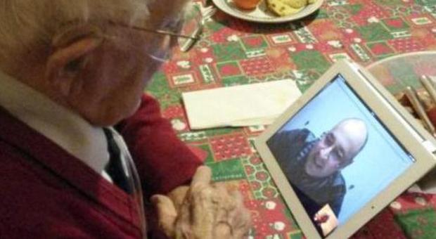 Remo Fabbri parla via Skype con il nipote in India
