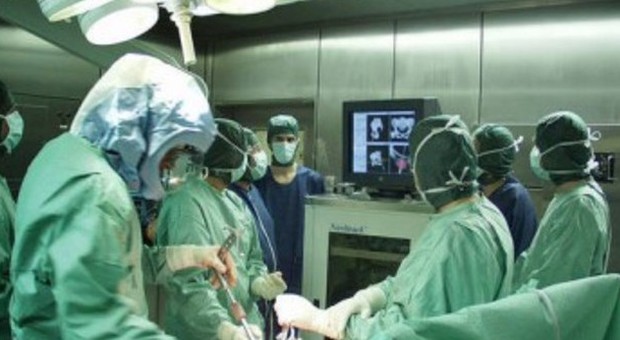 Neonato morto dopo l'operazione: indagati i 17 medici della pediatria