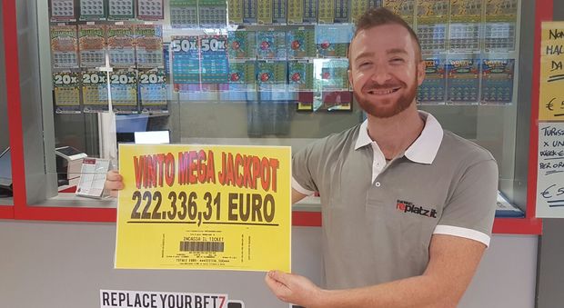 Sbanca la slot machine in 5 minuti: con 10 euro ne vince oltre 222mila