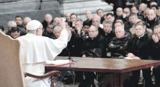 Class action dei preti sposati: «Fateci tornare in parrocchia»