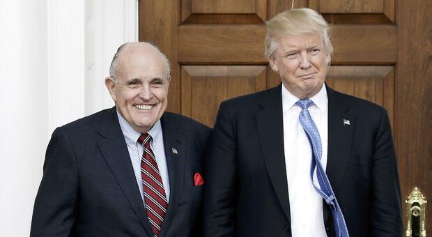 Rudy Giuliani, maxi condanna per l'ex avvocato di Trump: pagherà 148 milioni per aver diffamato due addette al voto del 2020