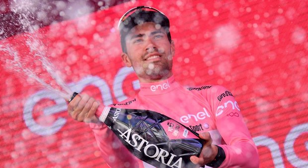 Giro d'Italia, Dumoulin è il primo olandese a vincere. Nibali soltanto al terzo posto