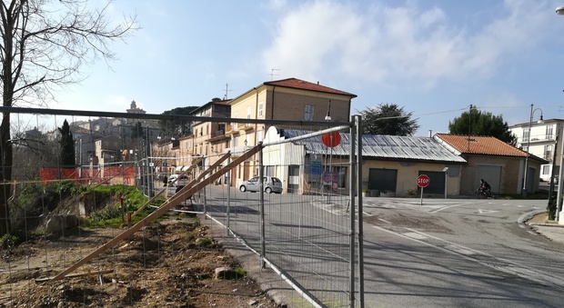 Sant'Elpidio a Mare, la rotatoria ora disorienta gli automobilisti