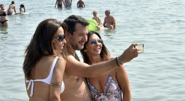 immagine Le vacanze dei politici: Schlein torna a casa, Salvini-Meloni in Puglia