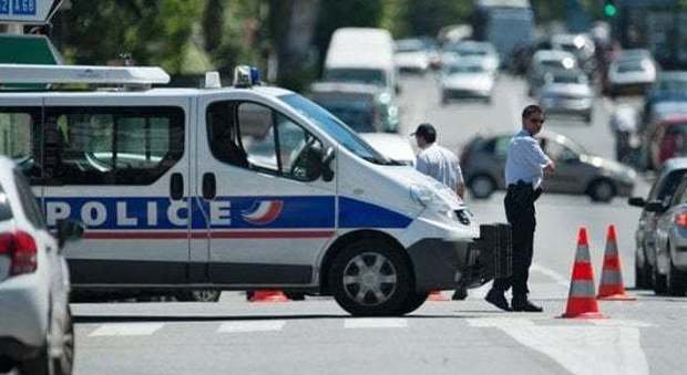 Francia, auto travolge gruppo di studenti: tre feriti, due gravi