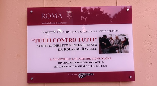 Roma, Montesacro diventa un set a cielo aperto: a Vigne Nuove si rende omaggio al film "Tutti contro tutti" con una targa