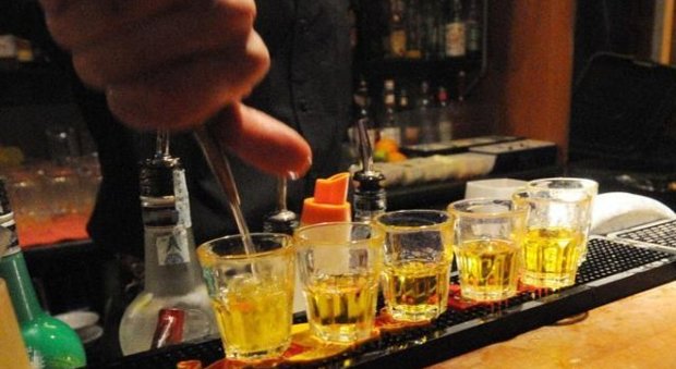 Bere alcolici fa male al cervello, anche un bicchiere al giorno accelera il declino mentale