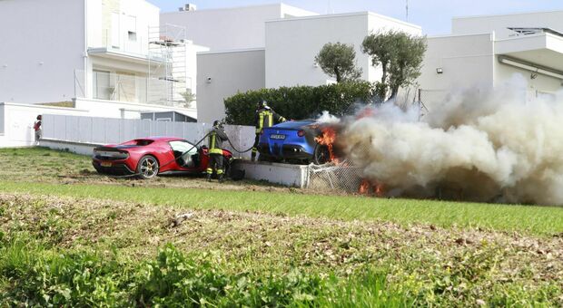 Sfida a tutta velocità, due Ferrari impazzite: schianto a 130 all’ora ripreso in diretta. Guarda i video