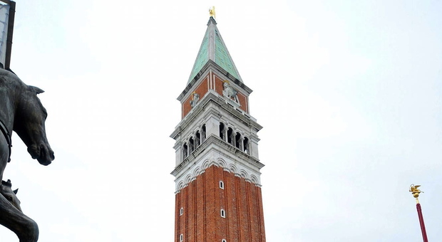El paron de casa batte cassa: il campanile di San Marco fattura 10mila euro al giorno