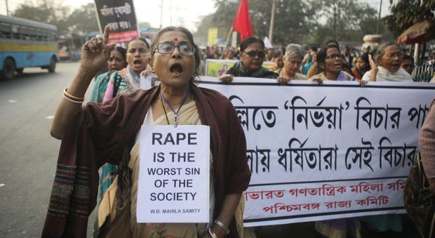 Una manifestazione contro gli stupri in India