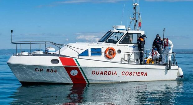Guardia Costiera, 30 persone salvate in mare nel golfo di Napoli