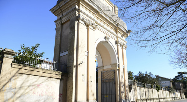 L'ingresso dell'ex caserma militare "Silvestri" a Rovigo