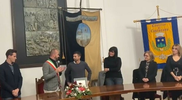 Vagnozzi, il coach che ha fatto esplodere Sinner premiato in Comune a Castorano