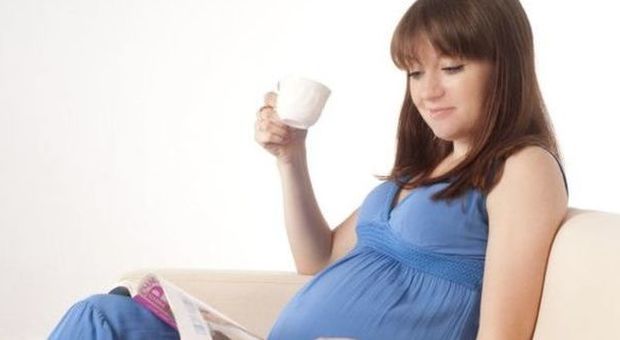 Un po' di caffè in gravidanza non danneggia l'intelligenza del bimbo
