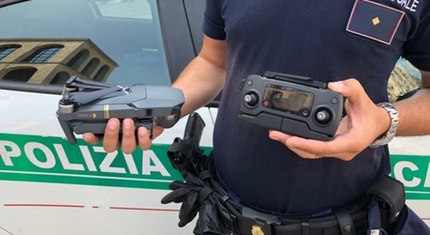 Milano, drone in piazza del Duomo ferisce un passante: ecco cosa è successo