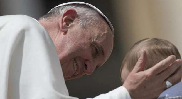 Vaticano, il Sinodo di ottobre non escluderà gay e fedeli Lgbt (assicura il vescovo vicepresidente Cei)