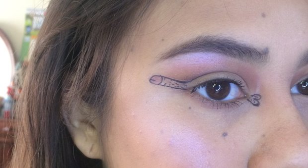 Dickliner: la nuova moda delle ragazze è disegnarsi un pene intorno agli occhi