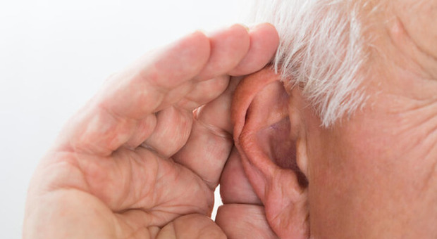 Perdita udito e decadimento cognitivo negli anziani, la ricerca: «Importante favorire la diagnosi precoce»