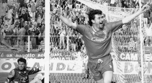 Il "Condor" Agostini ricorda la tripletta rifilata al Pescara nel '93: «Ancona, quei tre gol regalarono una gioia grande»