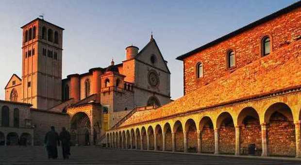 Assisi, murales blasfemo di 25 metri: denunciati due giovanissimi