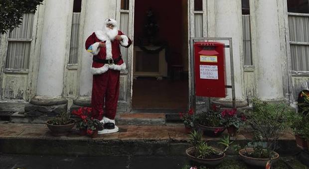 Napoli, Babbo Natale apre le porte di Palazzo Venezia nel cuore del centro storico