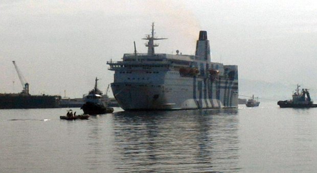 Palermo, scoppia incendio su un traghetto: 113 passeggeri a bordo
