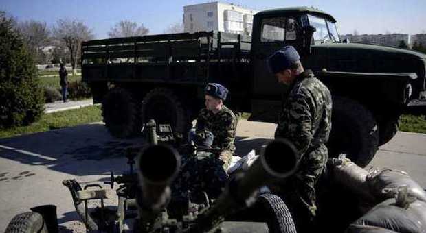 Militari ucraini asserragliati nell'ultima base ucraina in Crimea
