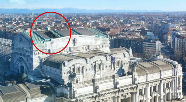 Milano, forti raffiche di vento a 90 km/h: si stacca parte del tetto della stazione Centrale. Alberi caduti: due feriti