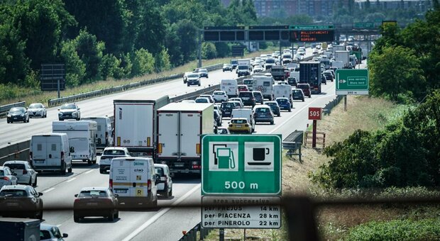 Traffico, bollino nero sulle autostrade per il primo esodo di agosto: ecco le tratte più critiche