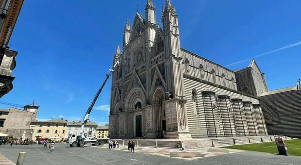 Interventi di manutenzione sulla facciata del Duomo di Orvieto