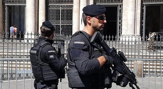 Interpol: «Cinquanta combattenti Isis giunti in Italia via mare». Ma il Viminale smentisce