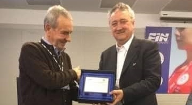 Alvaro Martini premiato da Paolo Barelli