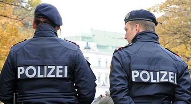 Sballi di Pentecoste: nel mirino anche l’auto della polizia austriaca