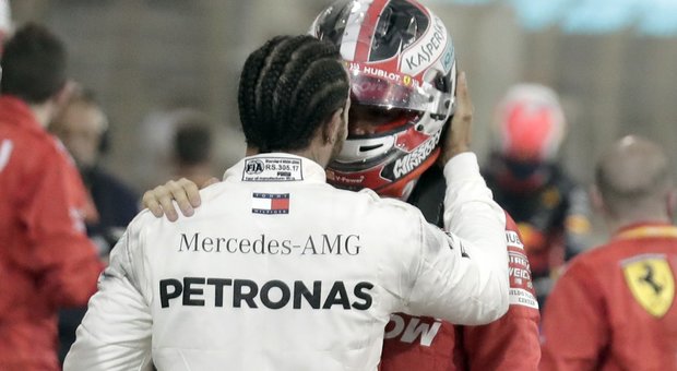 Mercedes, Hamilton sincero: «La Ferrari meritava di vincere»