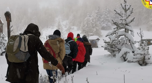 Torino, migranti bloccati dalla neve salvati dal Soccorso Alpino: 3 in ipotermia