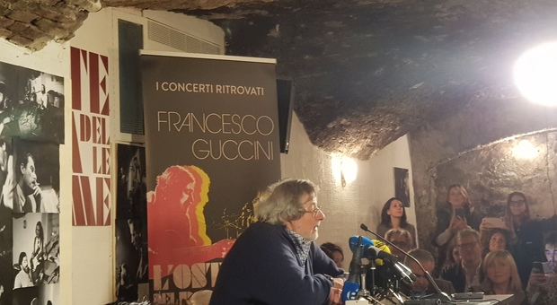 Guccini torna all'Ostaria delle Dame ma rinnega il passato: «Canzoni politiche? Sono state etichettate così ma non lo erano»