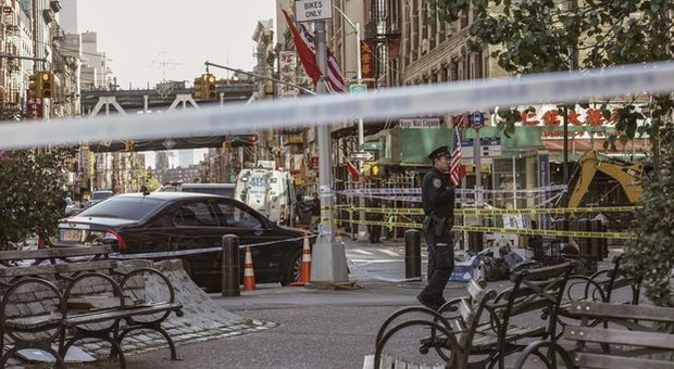 New York, 4 clochard uccisi mentre dormivano: «Colpiti da un grosso oggetto metallico»