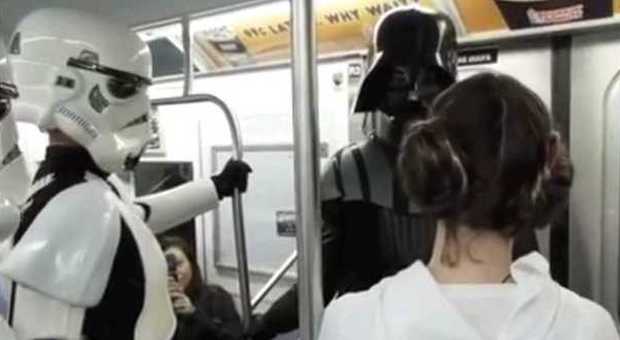 Sorpresa a New York, Star Wars invade la metro e diverte i passeggeri