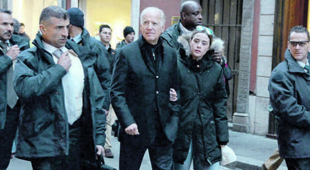 Biden fa shopping a Roma, Centro paralizzato per il vicepresidente Usa