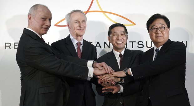 Da sinistra il ceo di Renault Thierry Bollore, il presidente di Renault Jean-Dominique Senard, il ceo di Nissan Hiroto Saikawa e il presidente e ceo di Mitsubishi Motors Osamu Masuko