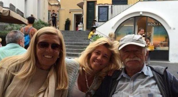 Capri. Gino Paoli in piazzetta, relax prima di proseguire la sua tournée